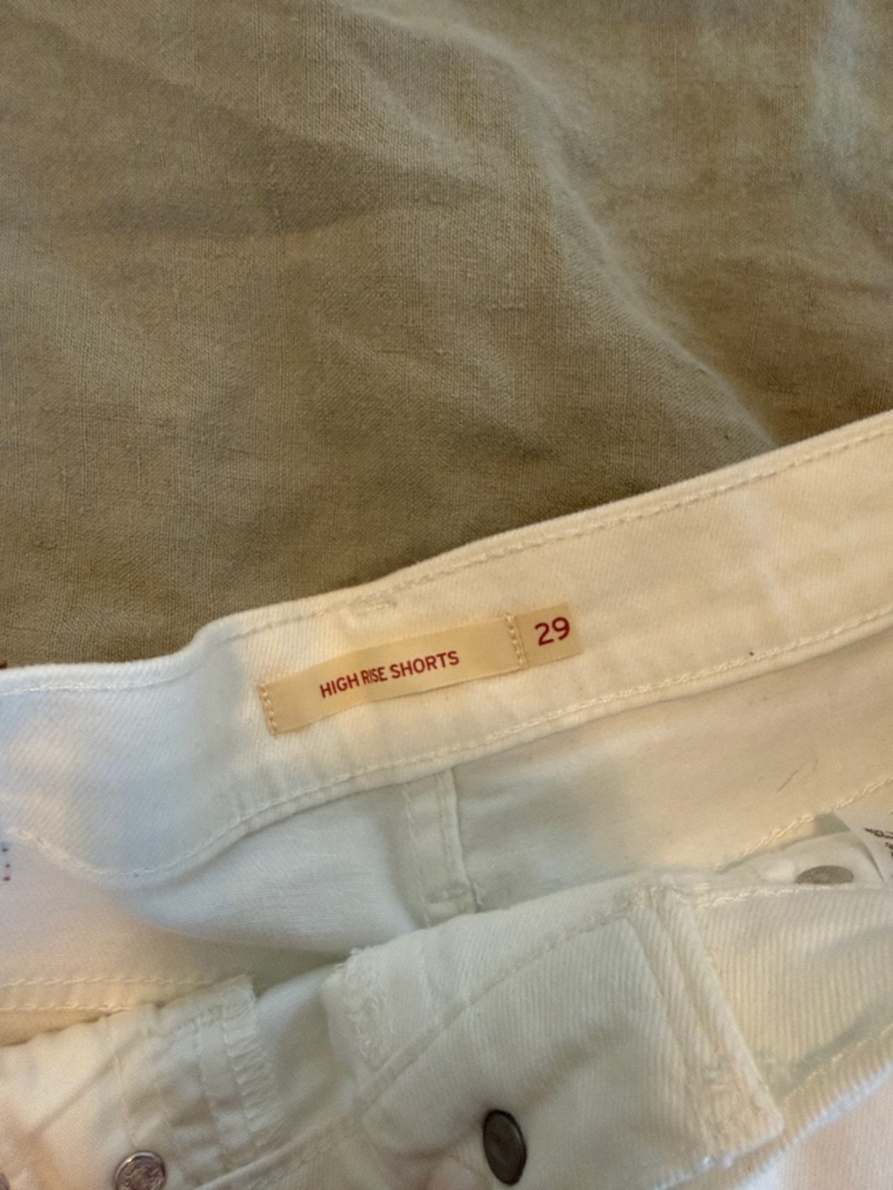 Levi’s High Rise Shorts - Picture 4 of 5